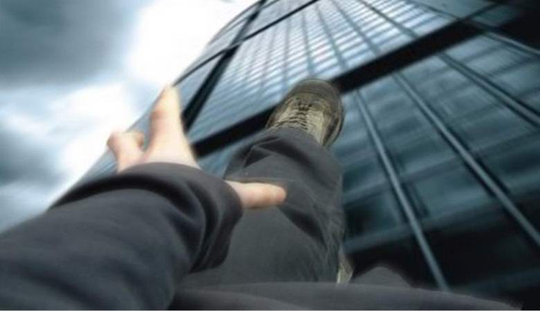 2-letna deklica je padla s 17. nadstropja brez hudih poškodb