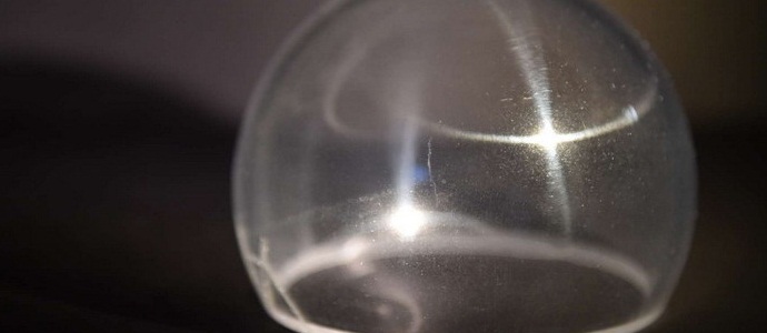 Američani so razvili prozorni keramični oklep.