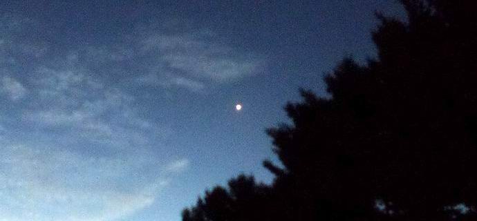 Američani so na večernem nebu streljali skrivnostnega NLP-a