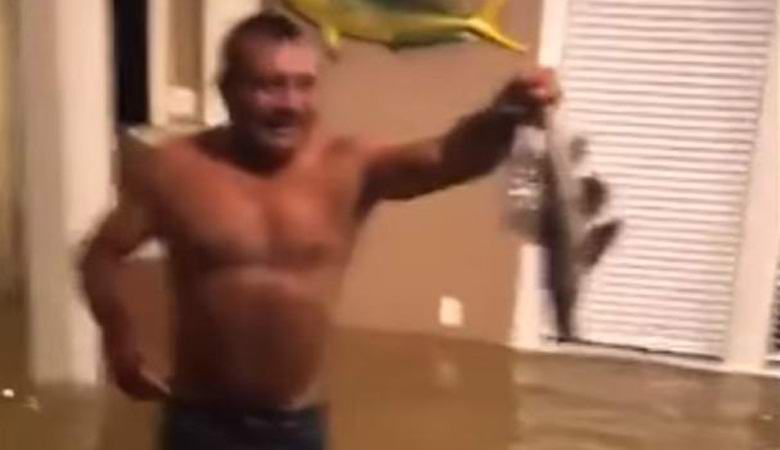 Američan ujel ribe v svoji dnevni sobi