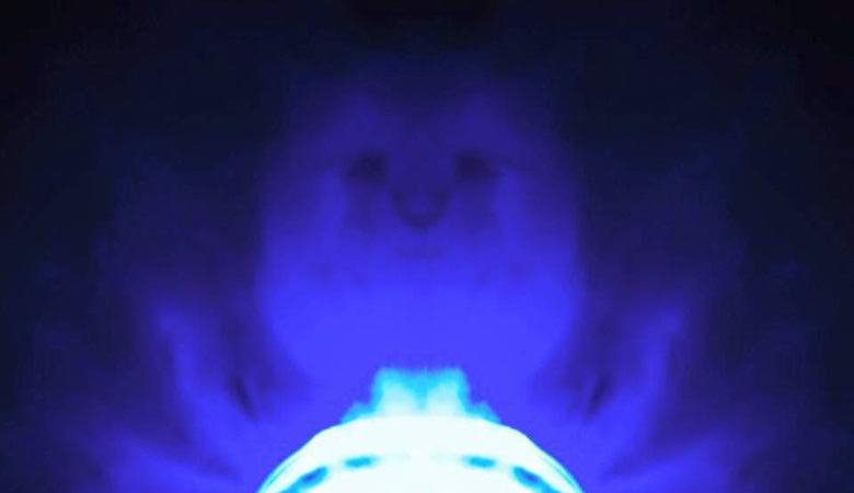 Američan je v obodu dima fotografiral efemerno mačko