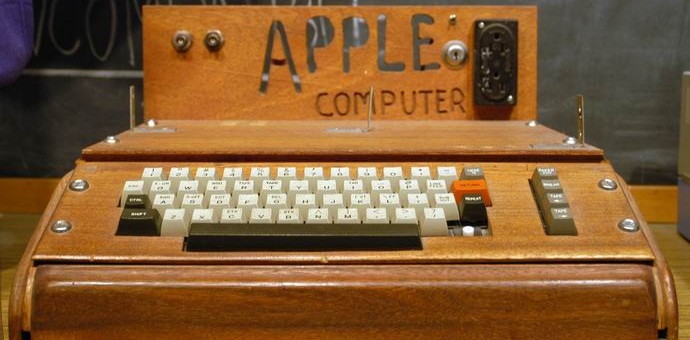 Američan je hotel metati redek računalnik.