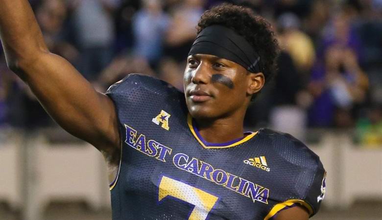 Igralec ameriškega nogometa ne upošteva gravitacijskih zakonov