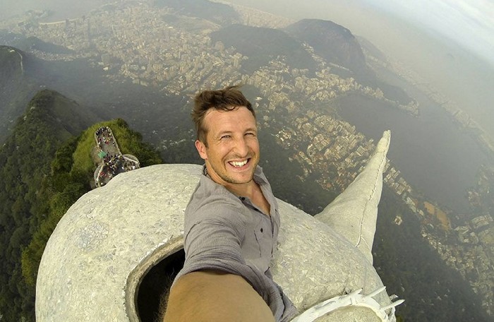 Se nadaljuje boj s selfiji?