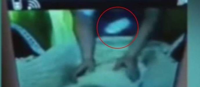 Britanci so fotografirali duha nad jaslicami svojega otroka.