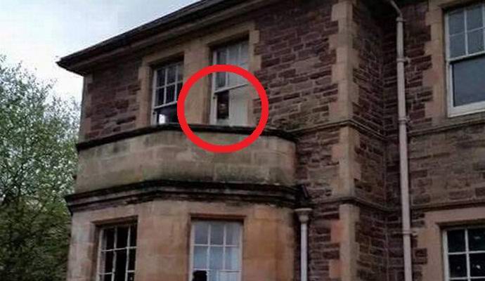 Britanci so ustrelili duha v oknu prazne duševne bolnišnice.