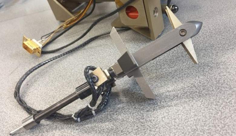 Britanski satelitski harpuon se je norčeval iz vesoljskih naplavin