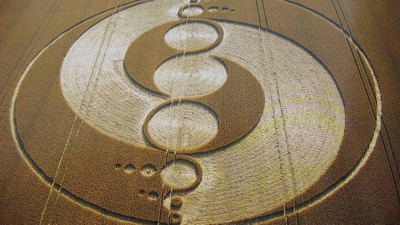 Britanski ufolog je ujel trenutek, ko NLP ustvari risbo na terenu