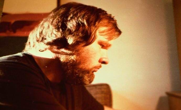 Moški, ki je letel v vesolje na improvizirani ladji