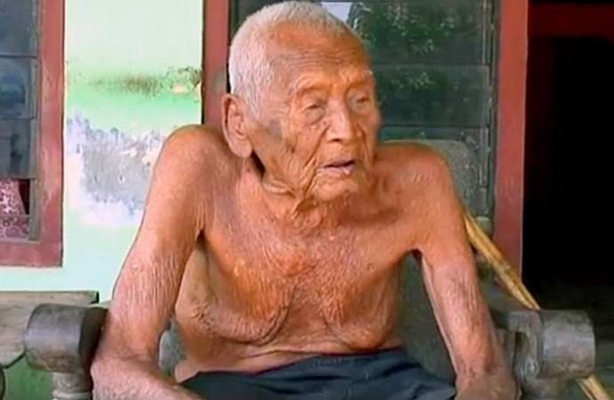 Človek, ki živi stoletje in pol, sanja o smrti.