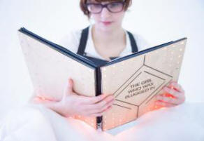 Čudežna knjiga vam omogoča, da fizično doživite izkušnje likov.