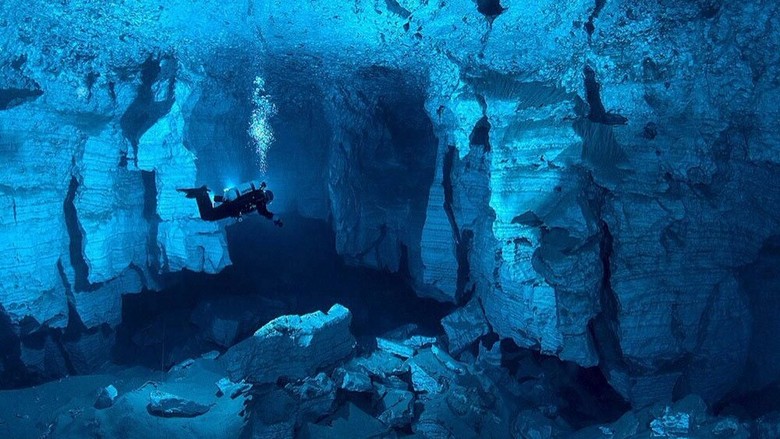 Potapljači so bili presenečeni, ko so našli nenavadno podmornico.
