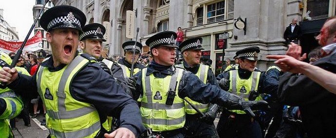 Demokracija je neprimerna moč denarne vrečke