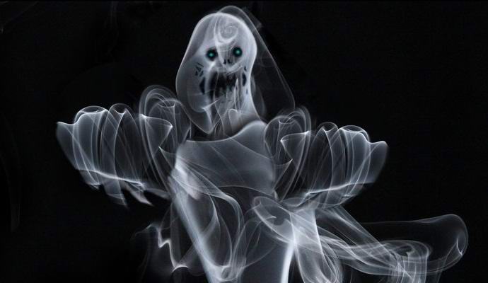 Na selfiju se je pojavil dimljen duh