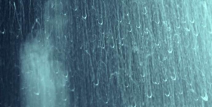 Deževni duh straši prebivalce valižanskega mesta.