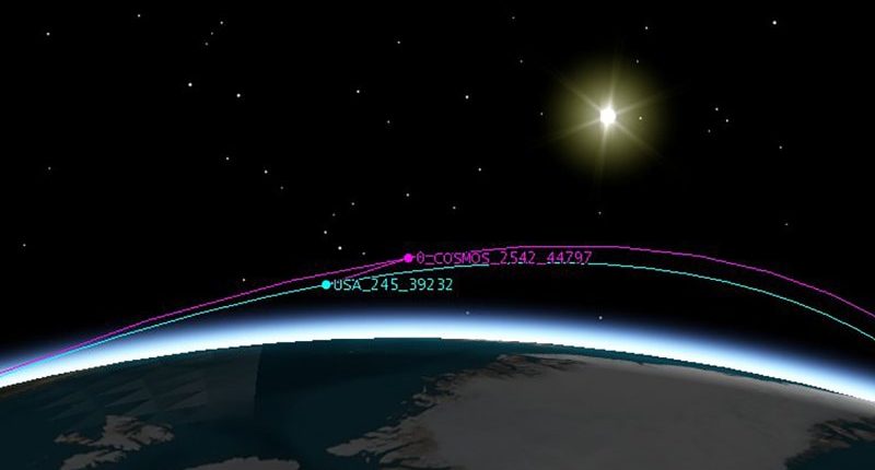 Dve ruski vesoljski ladji preganjata ameriški vohunski satelit 