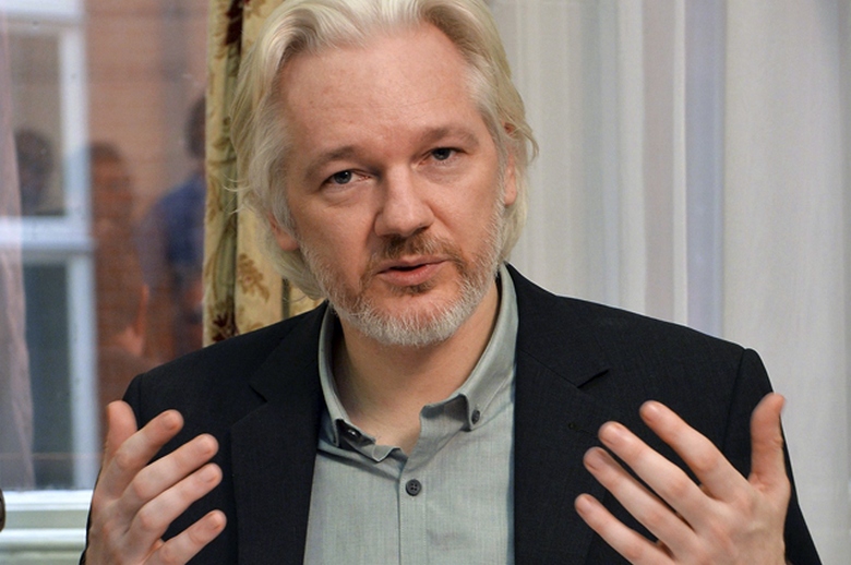 Julian Assange objavil nenavadno kodiranje: konspirativni terapevti so izgubljeni.