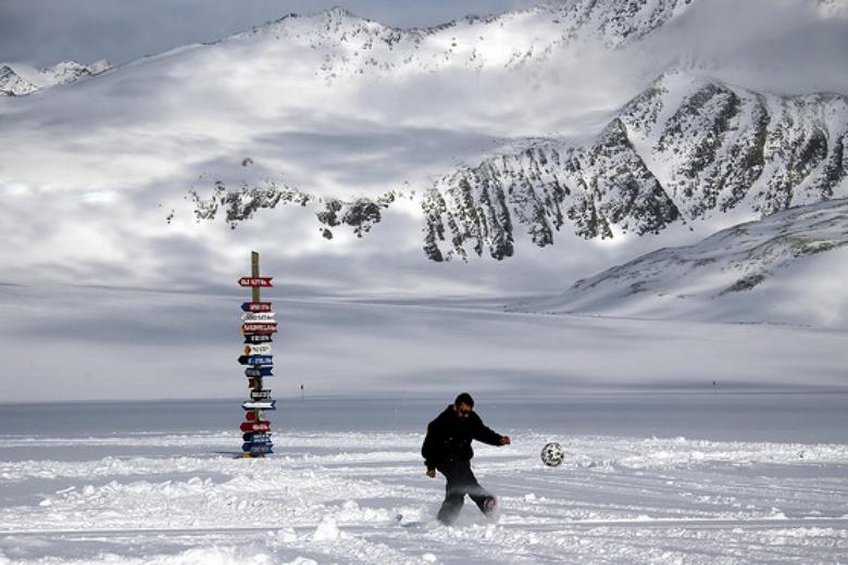 Extreme Colin O'Brady se pripravlja sam prečkati Antarktiko.