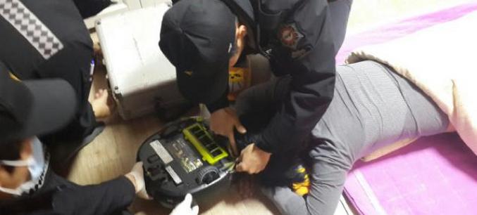 Še en primer robota, ki napada osebo.