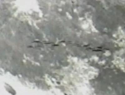 Eskadrila NLP leti pred luno - snema nadzorno kamero