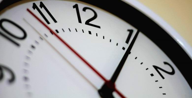 Fiziki so predlagali obstoj vesolja, kjer se čas vrne