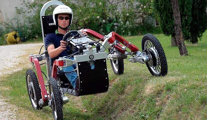 Francozi so ustvarili edinstven pajkov avtomobil z neverjetnim križem