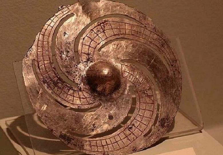 Galaktični disk je artefakt, ki znanstvenike zmede s svojo skrivnostnostjo.