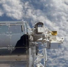 Ogromna cigara v obliki NLP-ja je spet lebdela nad ISS