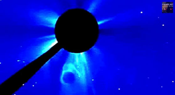 Velikanski objekt na sliki SOHO je zloglasni planet Nibiru?