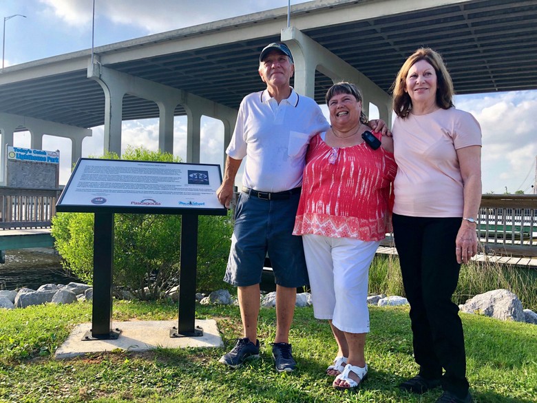 Mesto je opazilo zgodovinsko ugrabitev dveh svojih prebivalcev s strani tujcev