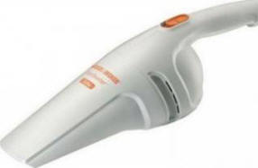 Roparji s sesalnikom čistili bencinsko črpalko