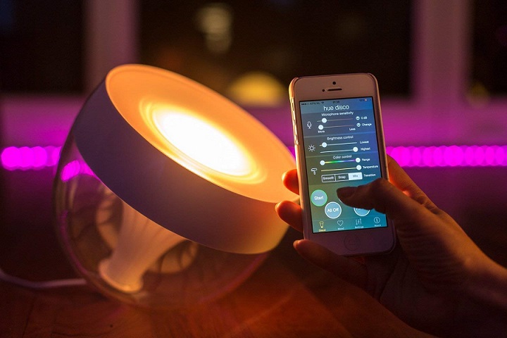 Hekerji lahko z žarnico oddaljeno vdrejo v računalnik.