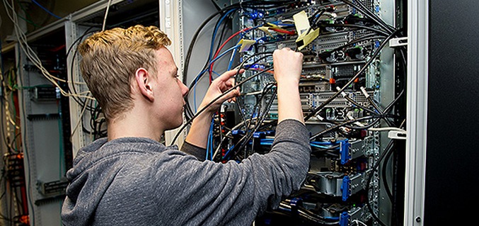 Hekerji so izenačeni z mladoletniki