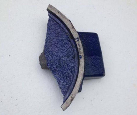 In spet je neznana podrobnost priletela v ameriško hišo.