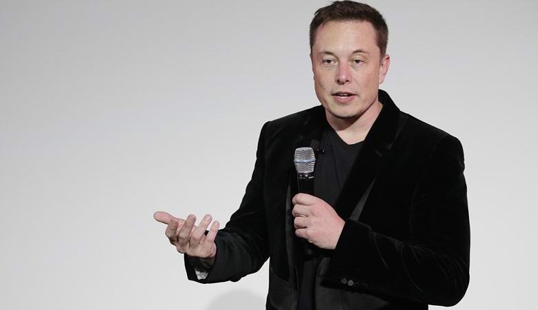 Elon Musk je dejal, da je proti nadaljnjemu razvoju umetne inteligence
