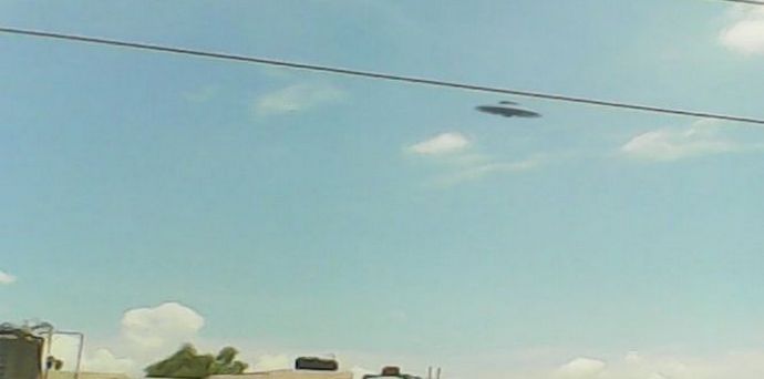 Indijski fant je imel srečo fotografirati leteči krožnik.