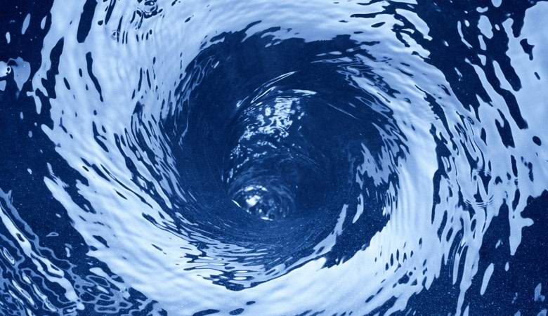 Indonezijska reka je nenadoma iztekla v lijak