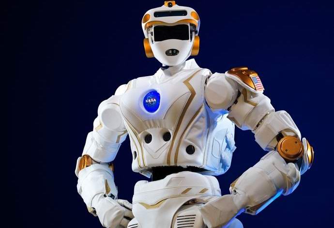 Izumil humanoidnega robota, ki bo letel na Mars