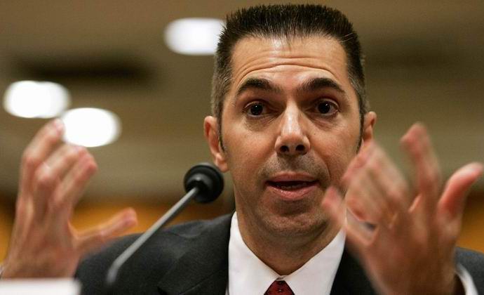 Znan znanstvenik je prepoznal reinkarnacijo človeka v vzporednih svetovih.