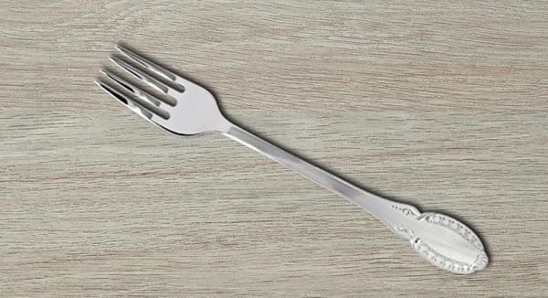 omen je vilica padla na tla 