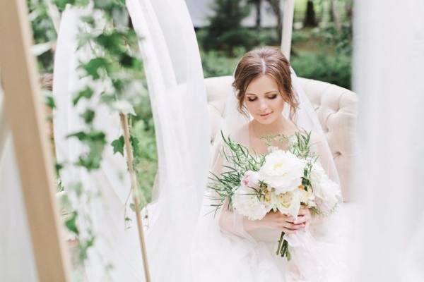 sanjska knjiga poročna obleka na sebi 