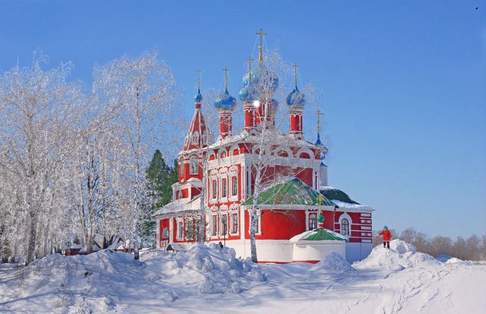 Kako obisk cerkve vpliva na človeka.