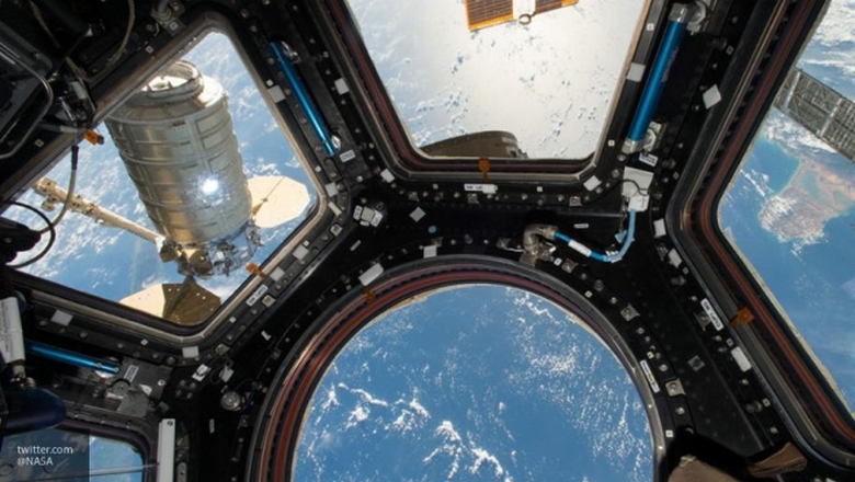 Kamera ISS je človeka ujela v vesolju brez vesoljske obleke.
