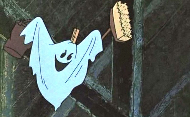 Nadzorna kamera v Brightonovi trgovini z glasbenimi instrumenti zajema paranormalne aktivnosti.