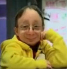 Palček z bombo v notranjosti se je odločil zašiti