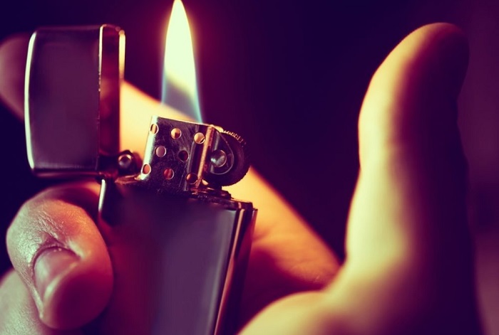 Kitajec, ki je pojedel vžigalnik, se je skoraj razstrelil