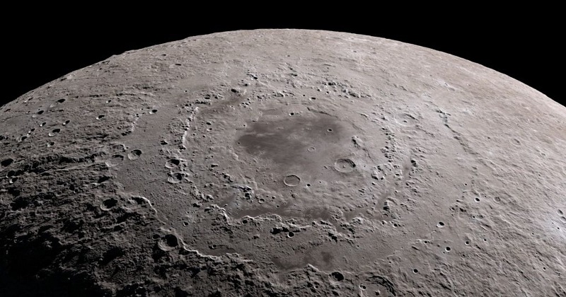 Kitajski rover je na Luni odkril nerazumljivo snov.