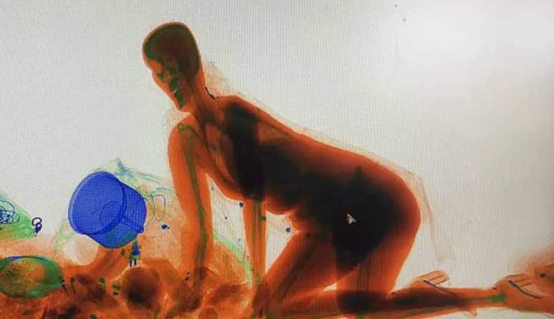 Kitajka je na postaji storila najbolj neumno in najnevarneje