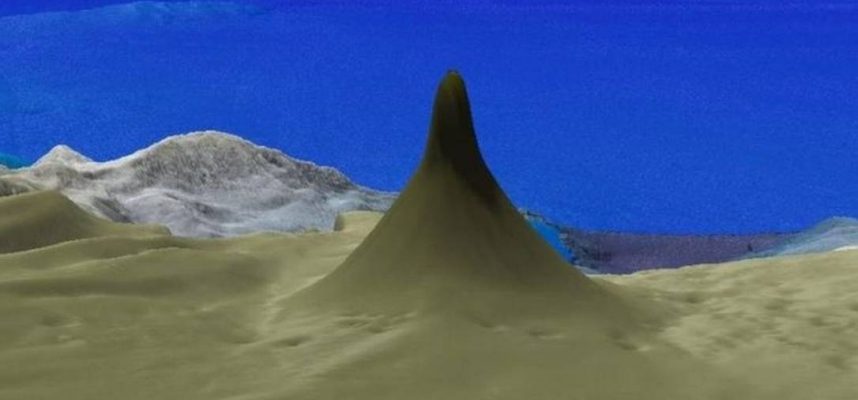 Kolosalni greben, ki ga najdemo ob obali Avstralije, nad Empire State Buildingom 