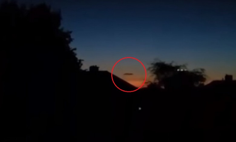 Tuja ladja v Veliki Britaniji, preoblečena v oblak